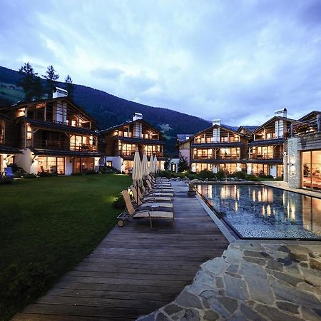 Post Alpina - Family Mountain Chalets San Candido Bagian luar foto