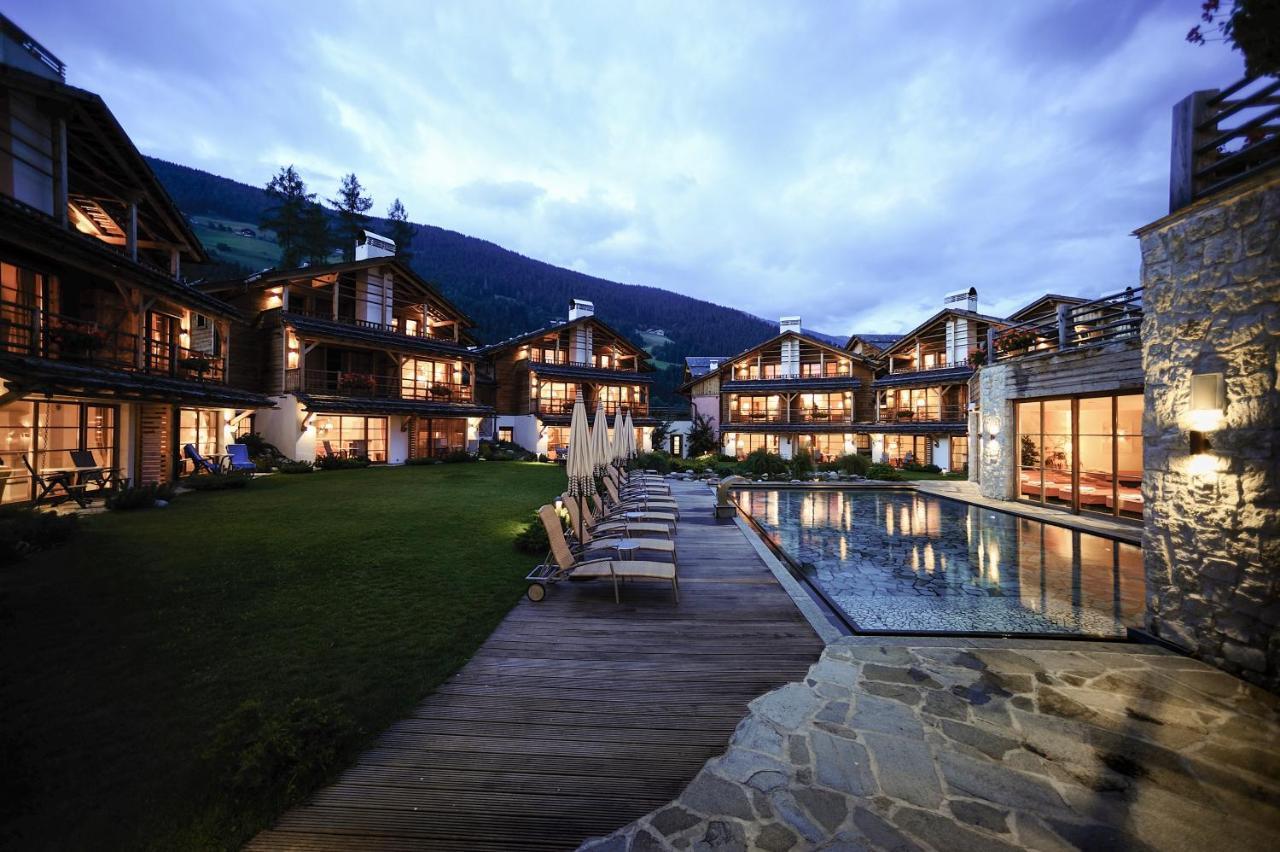 Post Alpina - Family Mountain Chalets San Candido Bagian luar foto
