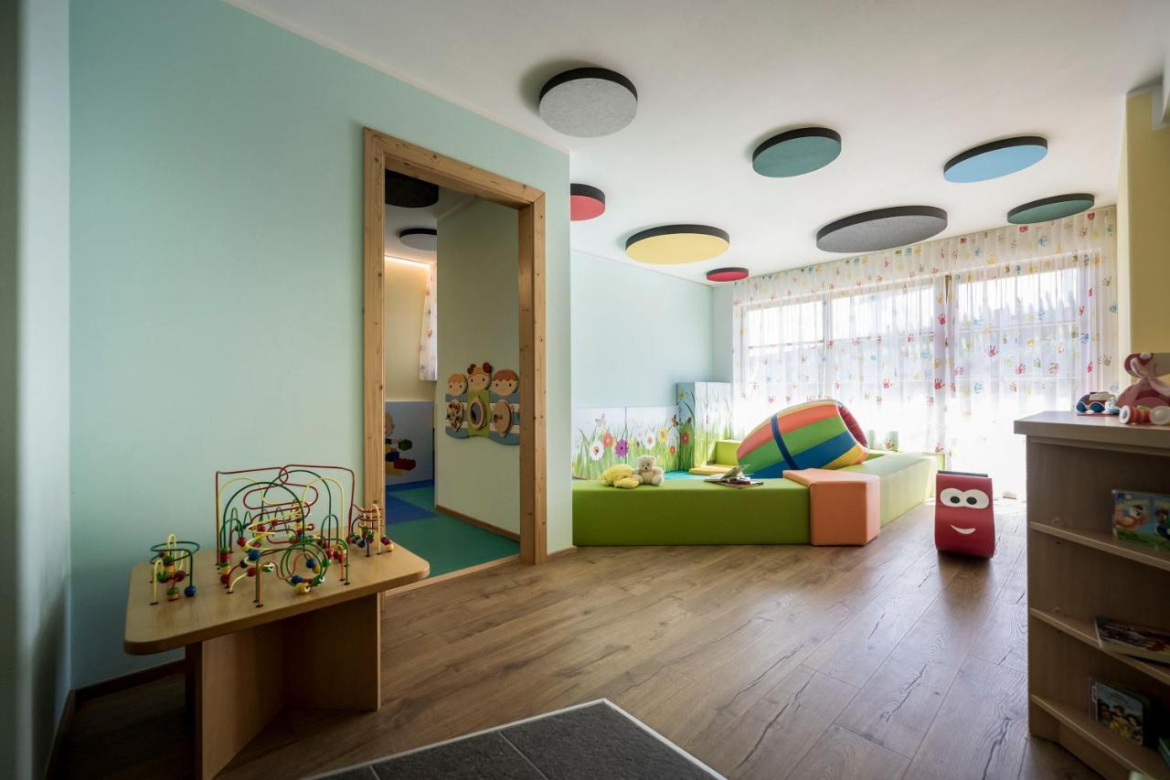 Post Alpina - Family Mountain Chalets San Candido Bagian luar foto