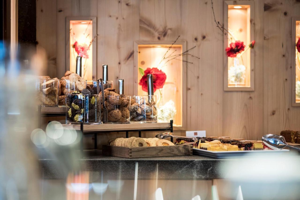 Post Alpina - Family Mountain Chalets San Candido Bagian luar foto