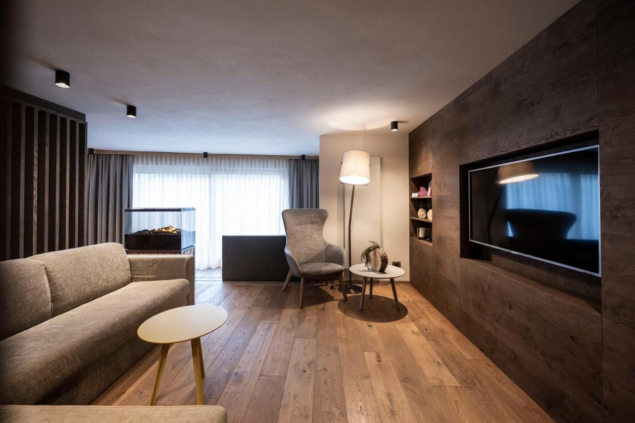 Post Alpina - Family Mountain Chalets San Candido Bagian luar foto