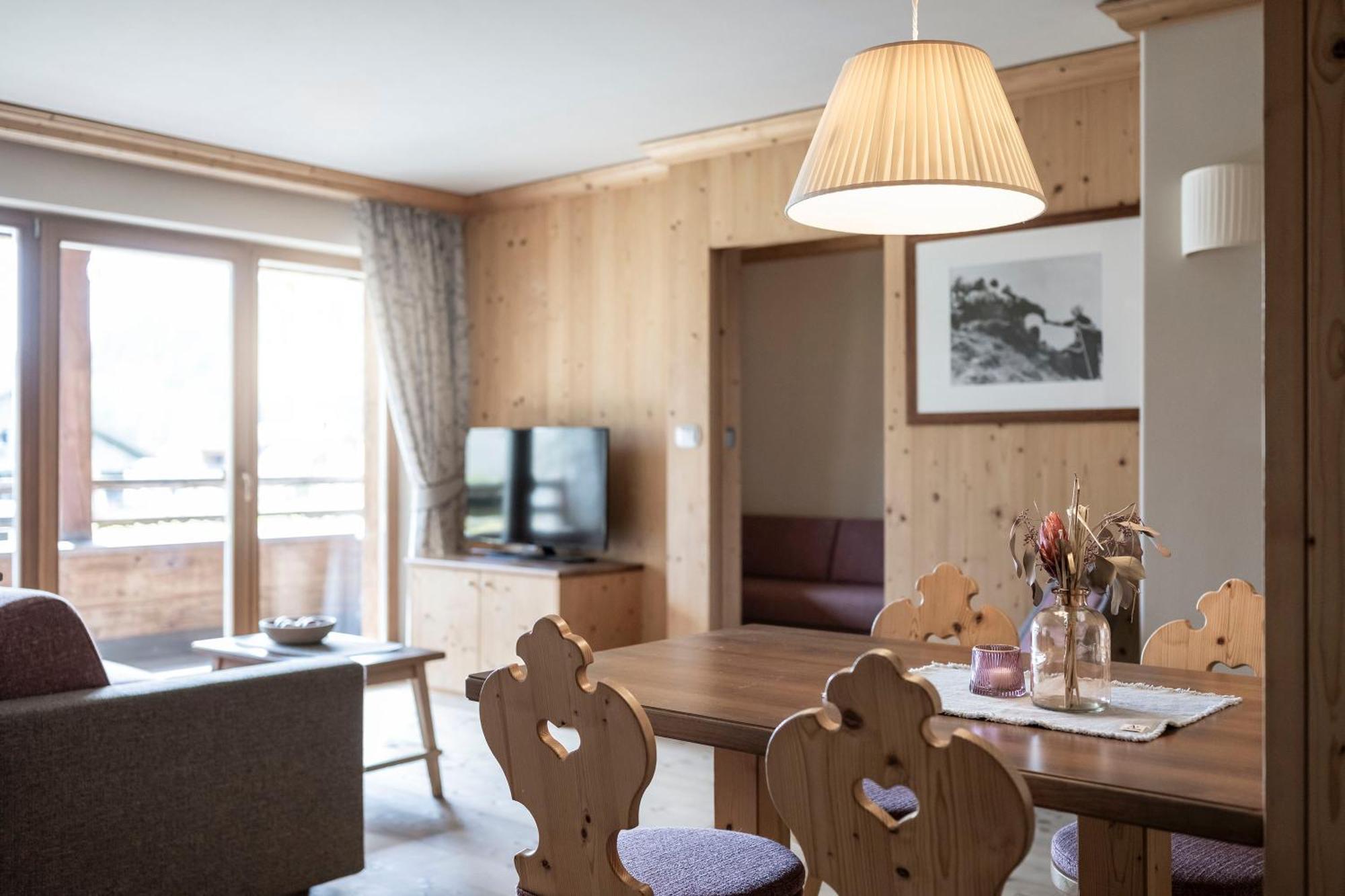Post Alpina - Family Mountain Chalets San Candido Bagian luar foto
