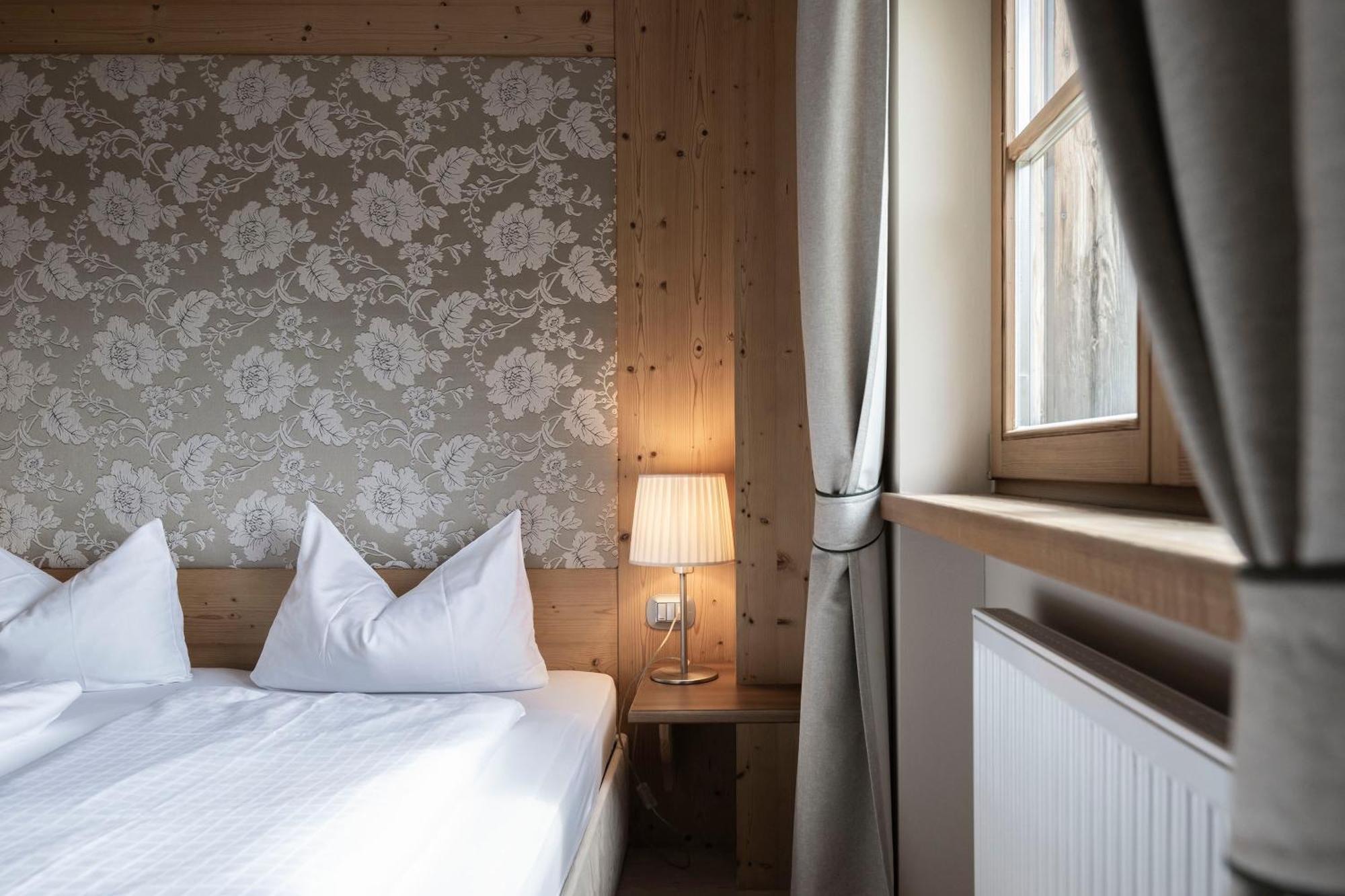 Post Alpina - Family Mountain Chalets San Candido Bagian luar foto