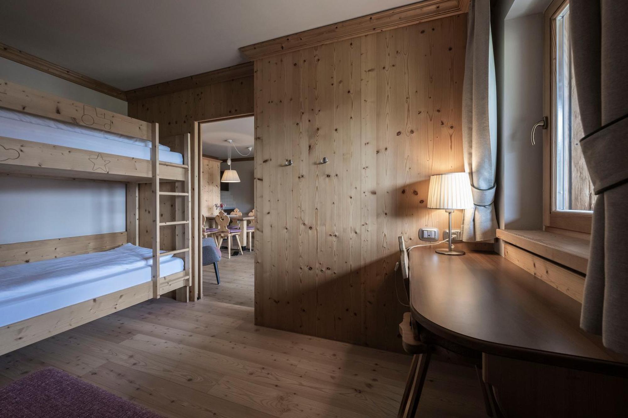 Post Alpina - Family Mountain Chalets San Candido Bagian luar foto