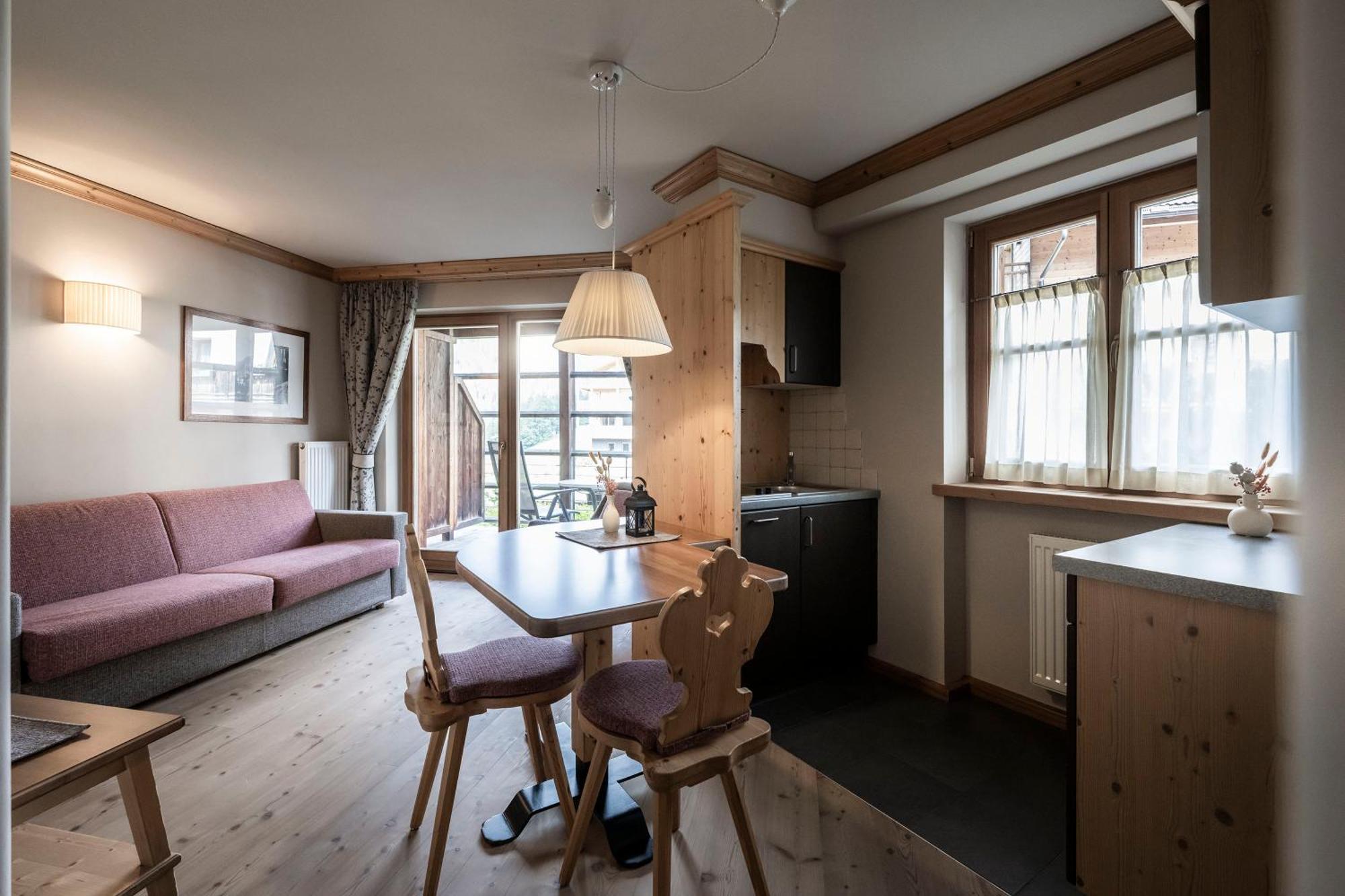 Post Alpina - Family Mountain Chalets San Candido Ruang foto