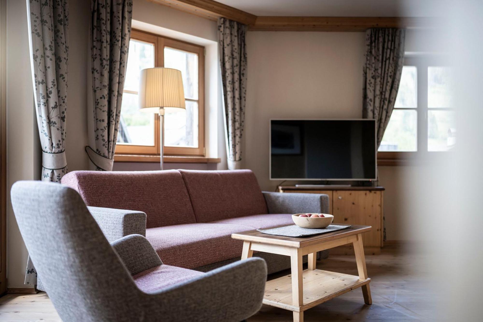 Post Alpina - Family Mountain Chalets San Candido Ruang foto