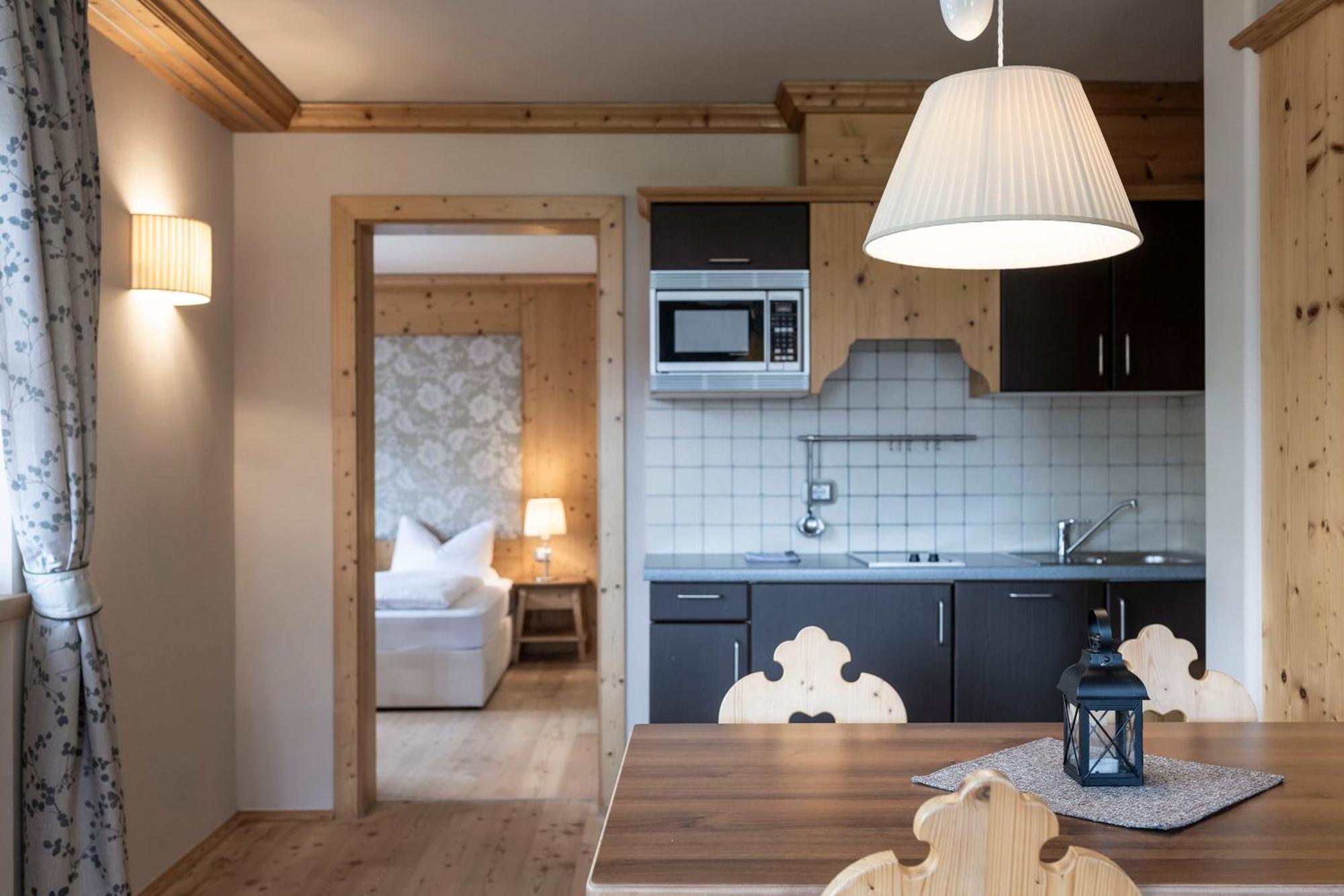 Post Alpina - Family Mountain Chalets San Candido Ruang foto