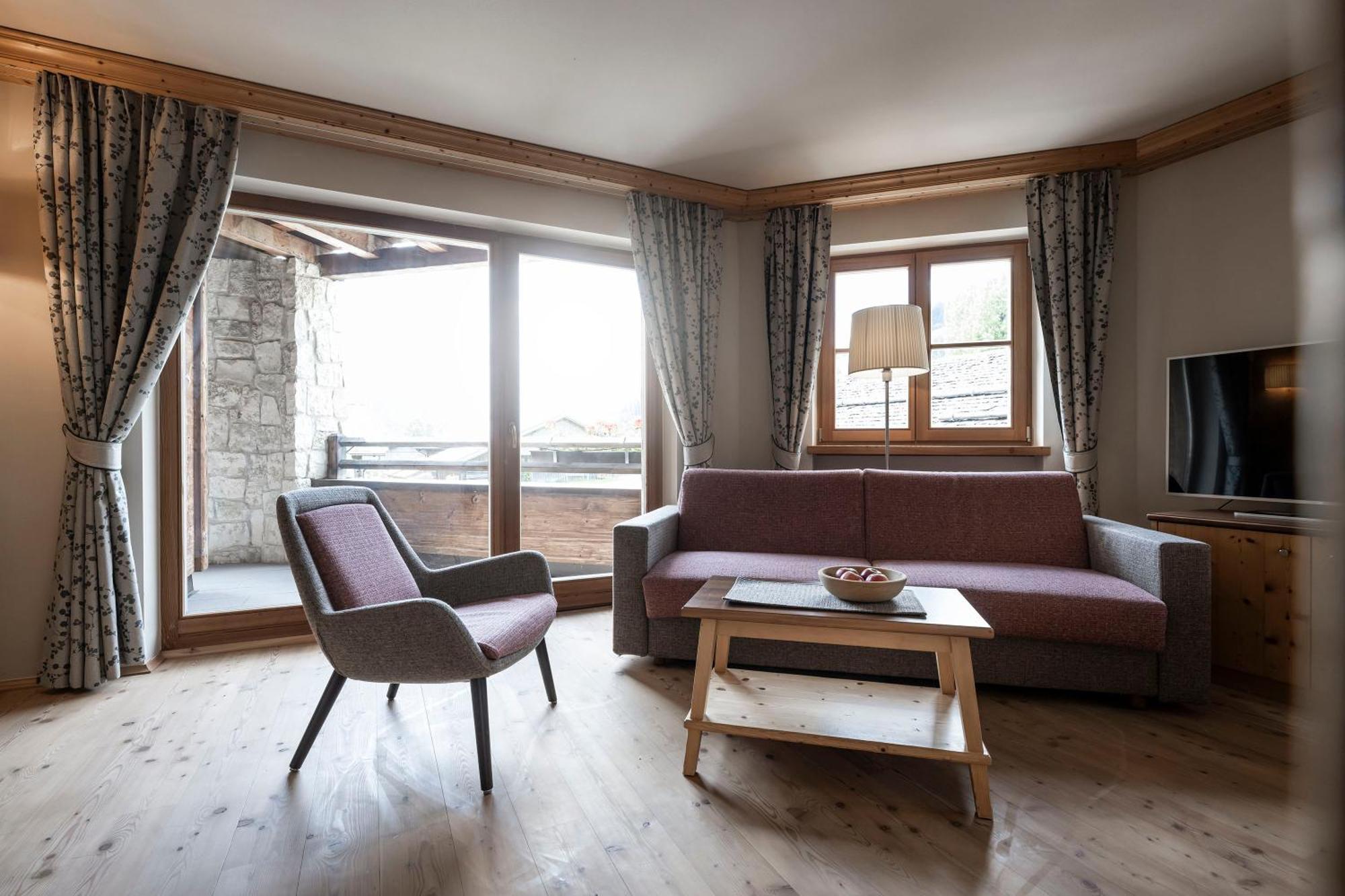 Post Alpina - Family Mountain Chalets San Candido Ruang foto