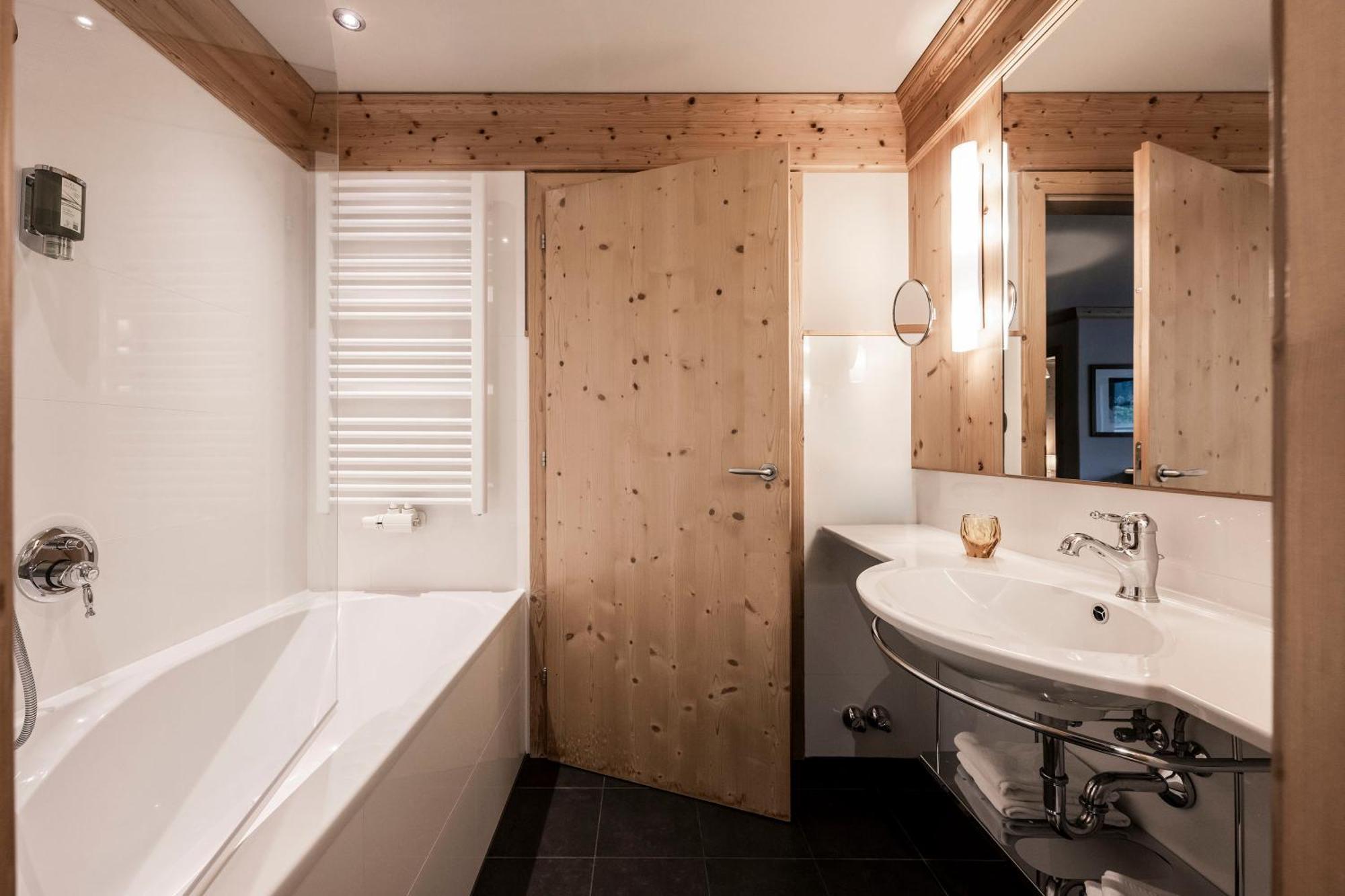 Post Alpina - Family Mountain Chalets San Candido Bagian luar foto