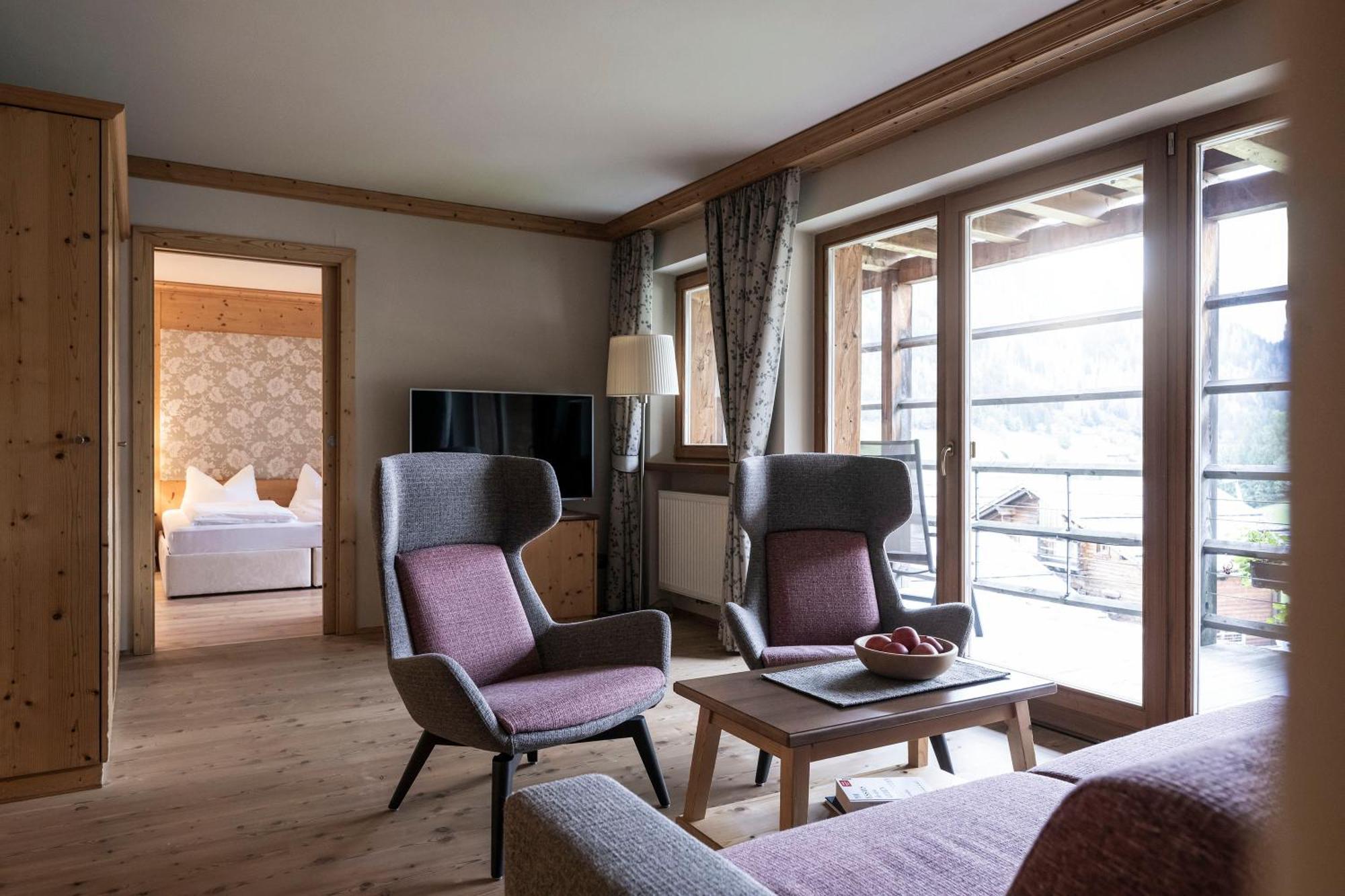 Post Alpina - Family Mountain Chalets San Candido Bagian luar foto