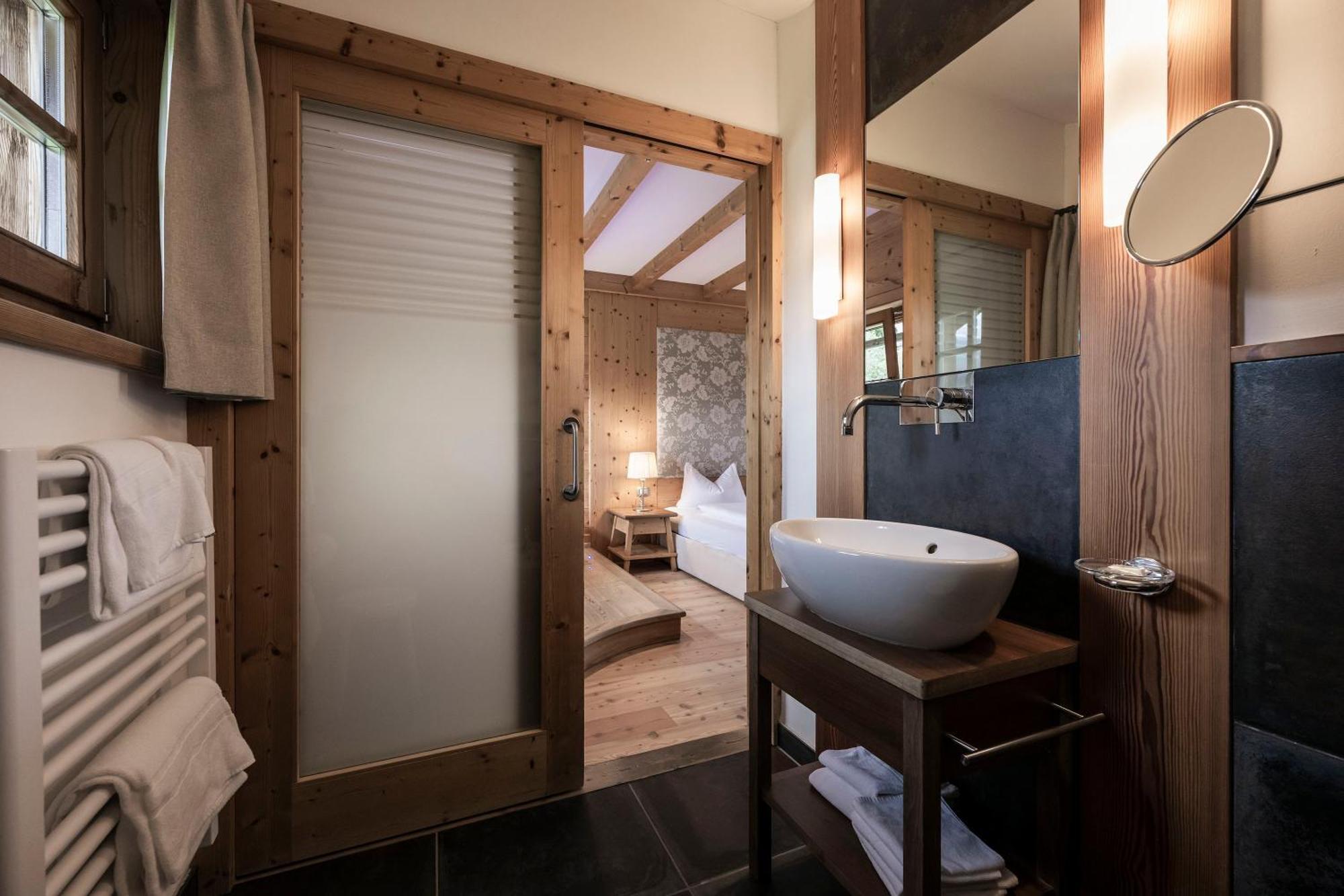 Post Alpina - Family Mountain Chalets San Candido Bagian luar foto