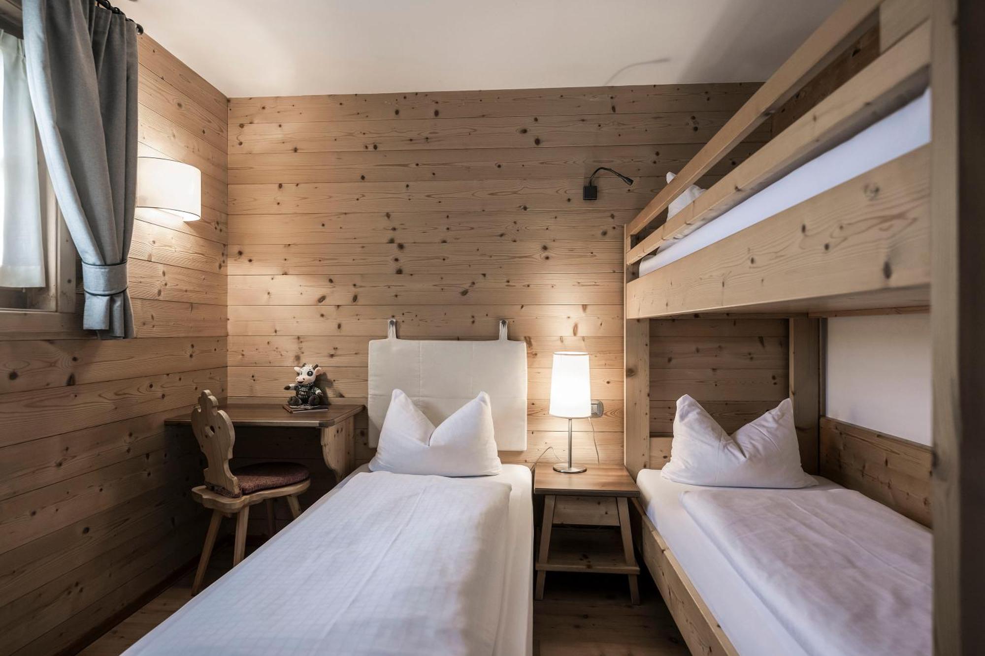 Post Alpina - Family Mountain Chalets San Candido Bagian luar foto