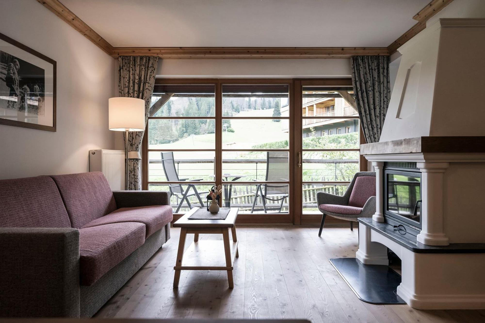Post Alpina - Family Mountain Chalets San Candido Bagian luar foto