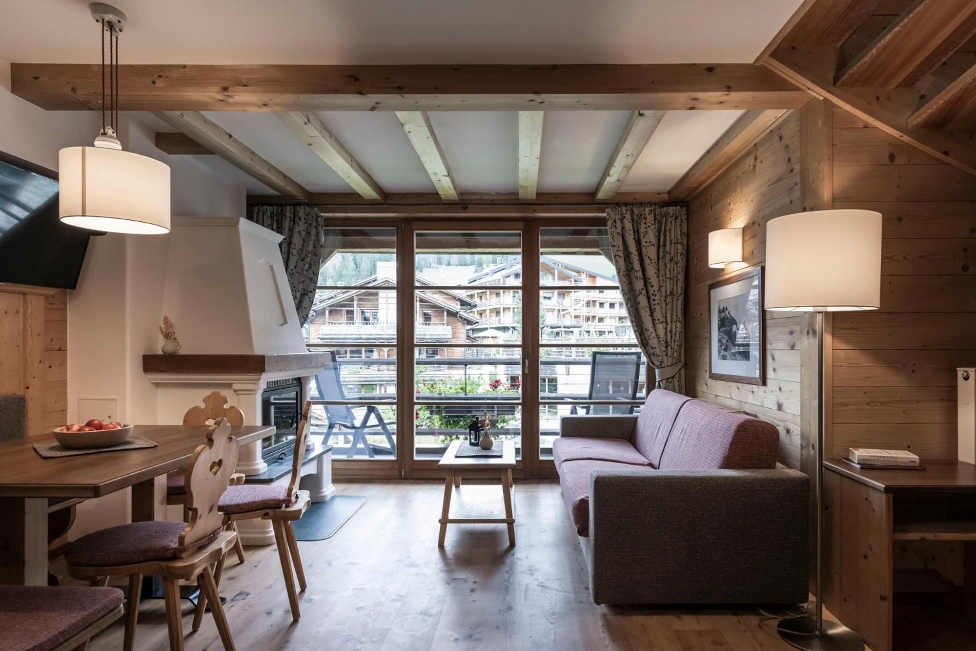 Post Alpina - Family Mountain Chalets San Candido Bagian luar foto