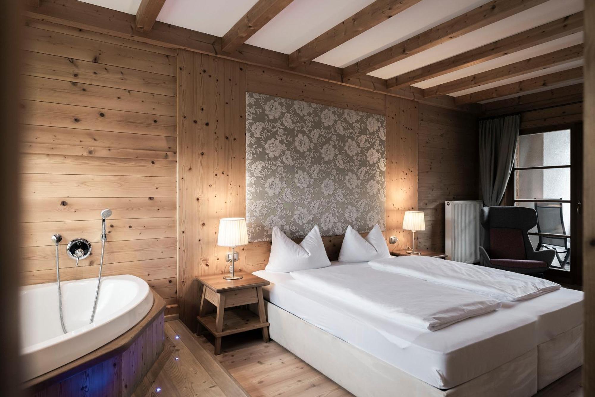 Post Alpina - Family Mountain Chalets San Candido Bagian luar foto