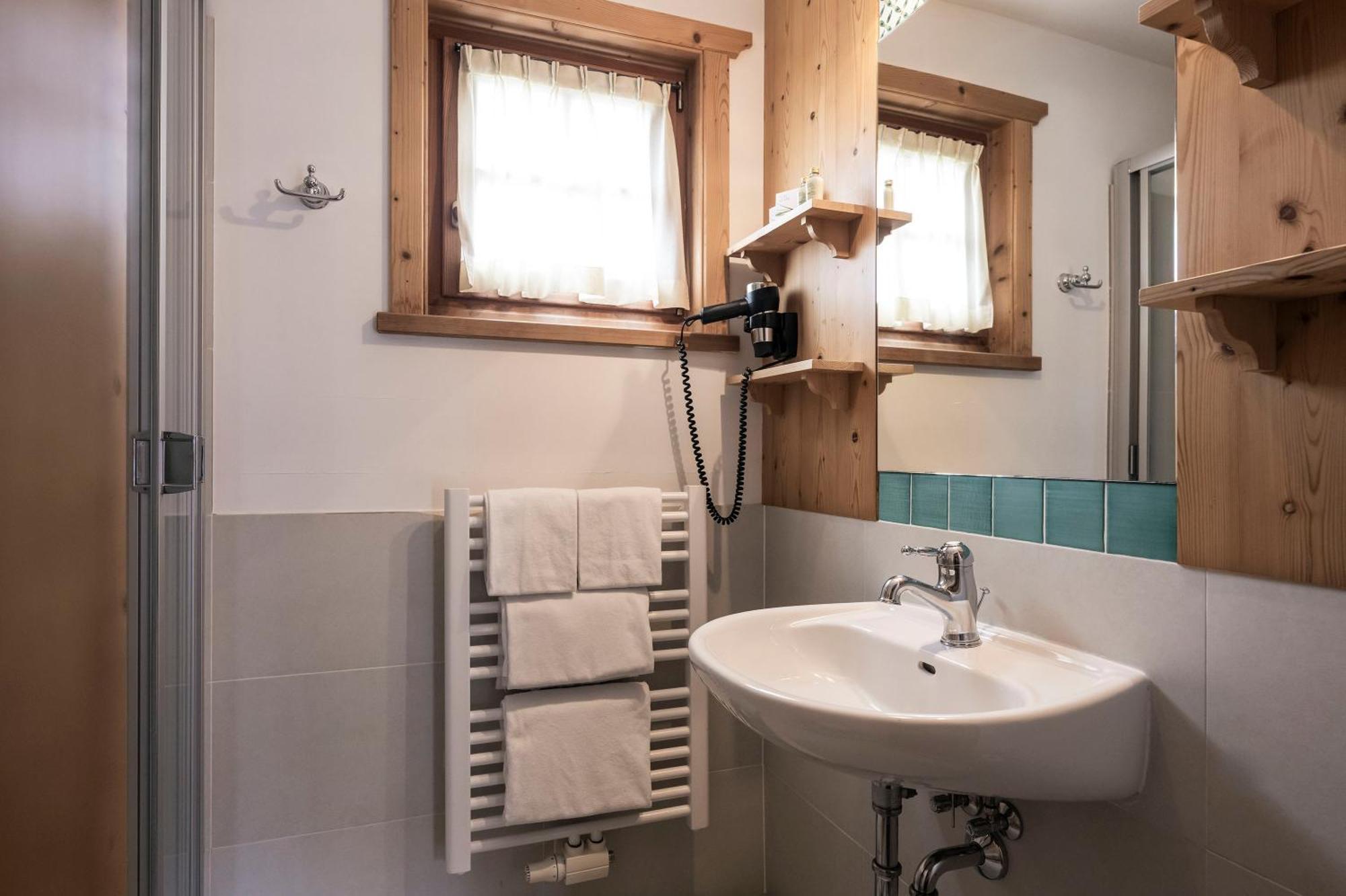Post Alpina - Family Mountain Chalets San Candido Bagian luar foto