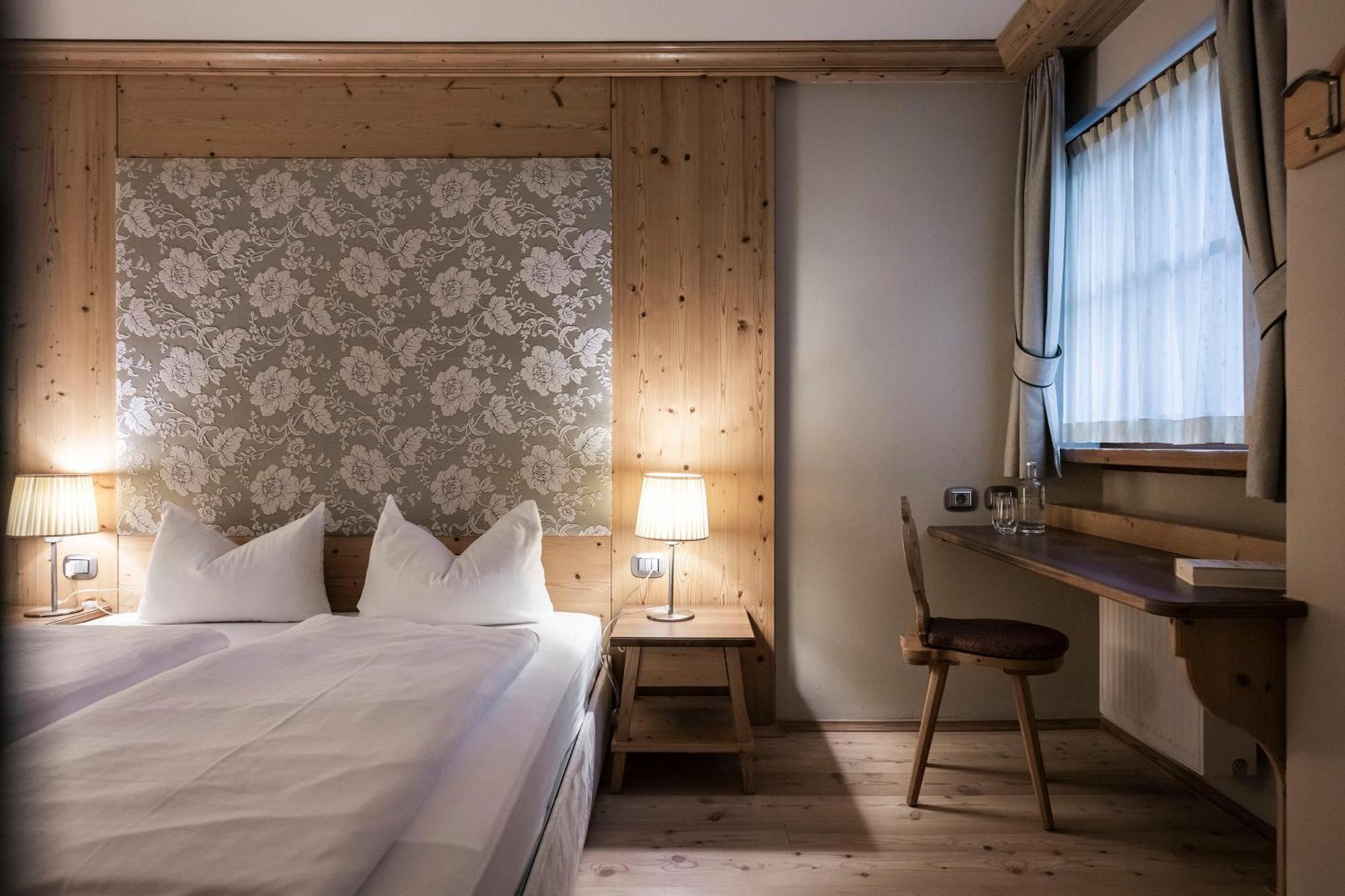 Post Alpina - Family Mountain Chalets San Candido Bagian luar foto