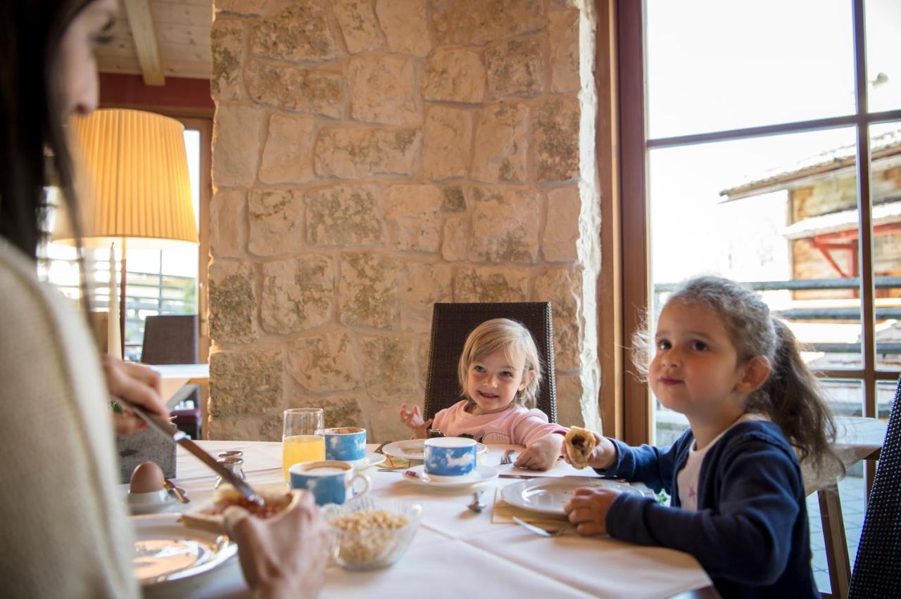 Post Alpina - Family Mountain Chalets San Candido Bagian luar foto